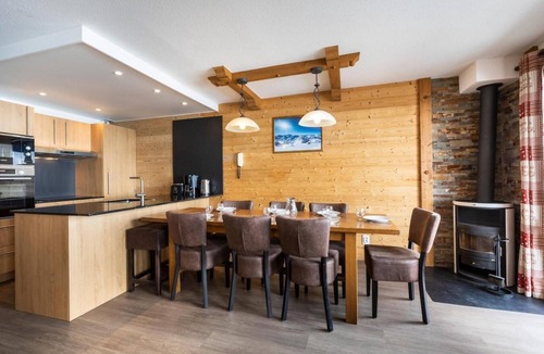 Val-Thorens Apartment | 300m from resort center, fitness, swimming pool, sauna, jacuzzi, hammam, balcony, fireplace or stove