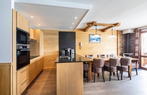 Val-Thorens Apartment | 300m from resort center, fitness, swimming pool, sauna, jacuzzi, hammam, balcony, fireplace or stove