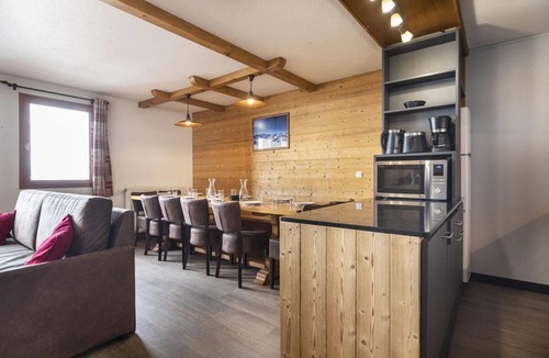 Val-Thorens Apartment | 300m from resort center, fitness, swimming pool, sauna, jacuzzi, hammam, balcony, fireplace or stove