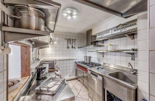 Les Almes Apartment | 300m from resort center, Ground floor, terrace, fireplace or stove, tv, ski locker, 180m², Tignes