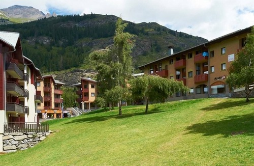 Lanslevillard Apartment | 300m from shops, sauna, hammam, balcony, parking, tv, ski locker, 35m², Val Cenis