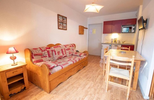Villarodin-Bourget Apartment | 30m from resort center, 1st floor, balcony, parking, tv, ski locker, 27m², La Norma