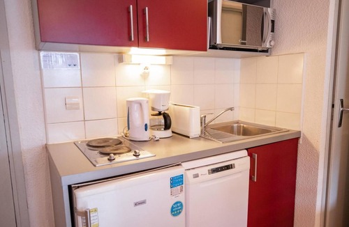 Villarodin-Bourget Apartment | 30m from resort center, 1st floor, balcony, parking, tv, ski locker, 27m², La Norma