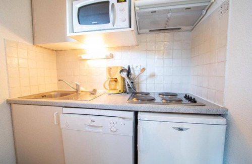 Villarodin-Bourget Apartment | 30m from resort center, 2nd floor, balcony, parking, tv, ski locker, 35m², La Norma