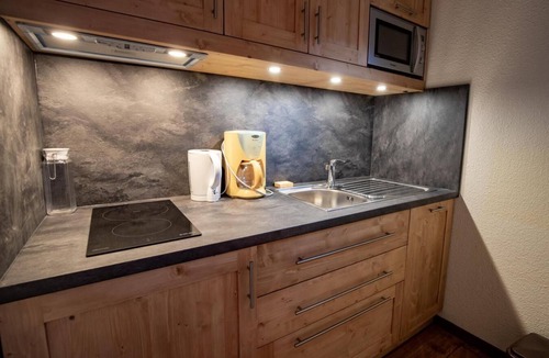 Villarodin-Bourget Apartment | 30m from resort center, 5th floor, balcony, parking, tv, ski locker, 35m², La Norma
