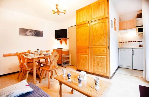 Villarodin-Bourget Apartment | 30m from resort center, 4th floor, balcony, parking, tv, ski locker, 35m², La Norma