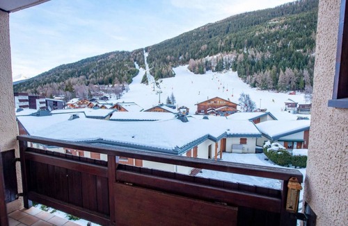 Villarodin-Bourget Apartment | 30m from resort center, 2nd floor, balcony, parking, tv, ski locker, 35m², La Norma
