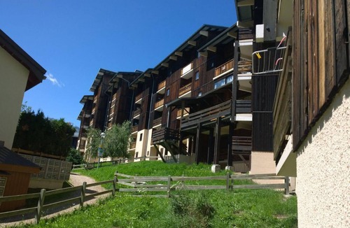 Villarodin-Bourget Apartment | 30m from resort center, 1st floor, balcony, parking, tv, ski locker, 35m², La Norma