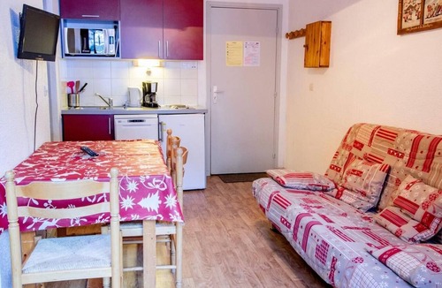 Villarodin-Bourget Apartment | 30m from resort center, 5th floor, balcony, parking, tv, ski locker, 27m², La Norma