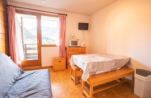 Villarodin-Bourget Apartment | 340m from resort center, 2nd floor, balcony, parking, tv, 25m², La Norma