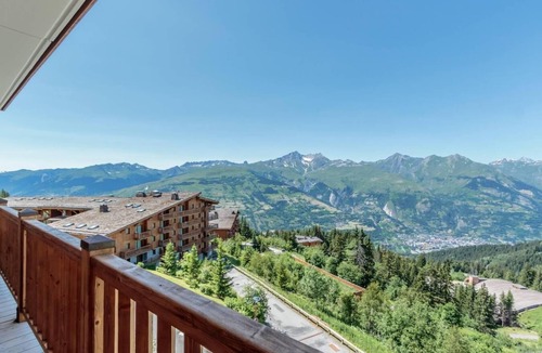 Arc-1800 Apartment | 3rd floor, view valley, swimming pool, balcony, tv, ski locker, 70m², Les Arcs