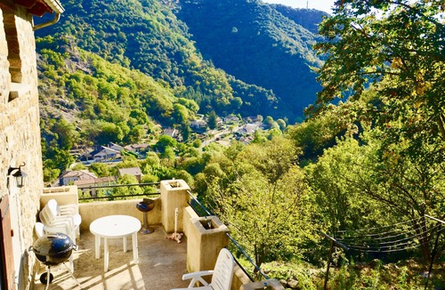 Asperjoc House | 5-person gîte in Ardèche, terrace, forest and mini farm