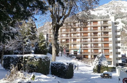 Brides-les-Bains Apartment | 50m from resort center, 5th floor, view mountain, balcony, parking, tv, 31m², Brides Les Bains