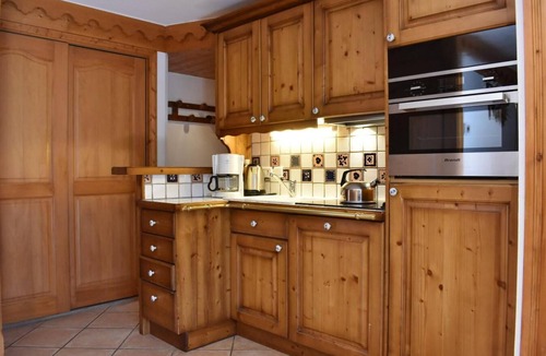 Meribel Village Apartment | 50m from shops, 2nd floor, swimming pool, balcony, tv, 44m², Méribel