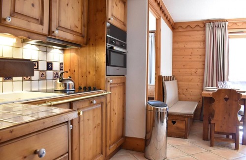 Meribel Village Apartment | 50m from shops, 2nd floor, swimming pool, balcony, tv, 44m², Méribel