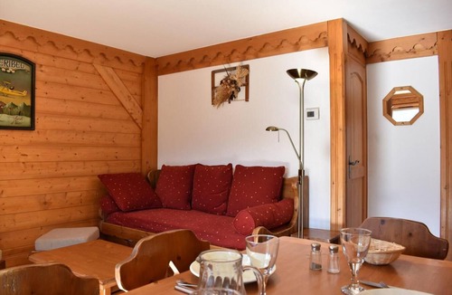 Meribel Village Apartment | 50m from shops, 2nd floor, swimming pool, balcony, tv, 44m², Méribel