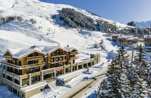 Les Menuires Apartment | 50m from shops, 2nd floor, sauna, terrace, balcony, fireplace or stove, parking, tv, 231m²