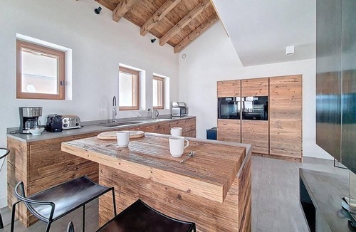Saint-Marcel Apartment | 55th floor, balcony, fireplace or stove, tv, ski locker, 196m², Saint Martin de Belleville