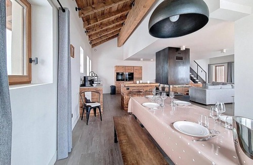 Saint-Marcel Apartment | 55th floor, balcony, fireplace or stove, tv, ski locker, 196m², Saint Martin de Belleville