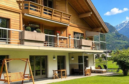 Meiringen House | 7BR Luxury Chalet near Interlaken AC 18 guests