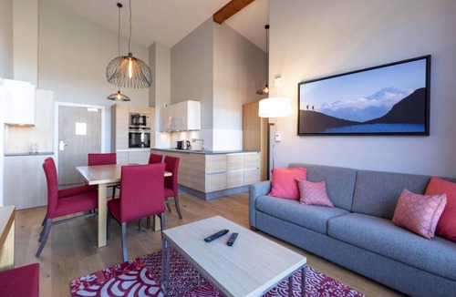 Arc-1800 Apartment | 7th floor, view mountain, fitness, swimming pool, sauna, hammam, balcony, tv, ski locker, 73m²