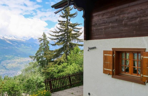 Saint-Pierre-de-Clages Other | 85 m² Accommodation ∙ 3 bedrooms ∙ 6 guests
