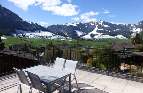 Chateau-d'Oex Apartment | Alpine Apartment with Stunning Views