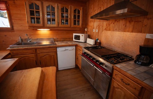 Saint-Sorlin-d'Arves Ski Chalet | Andreas Large Vacation Rental ★ Sleeps 15 ★ 50 m from the slopes ★ Terrace ★ Les Sybelles