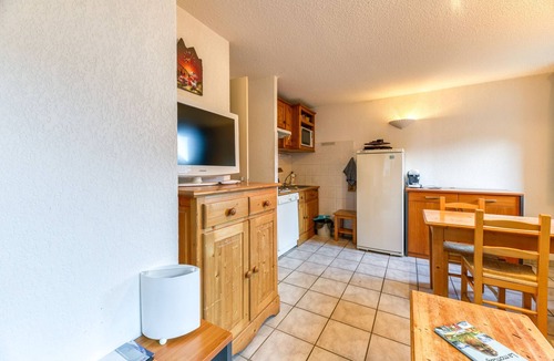 Saint-Colomban-des-Villards Apartment | Apartment "Le Bon Mollard" with Mountain View and Balcony