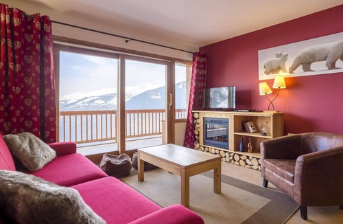 Sainte-Foy-Tarentaise Apartment | Apartment in France with Spa and Mountain Views