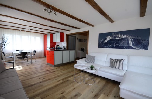 Boenigen Apartment | Apartment 2. Lakeside property. Amazing Views, balcony & garden.