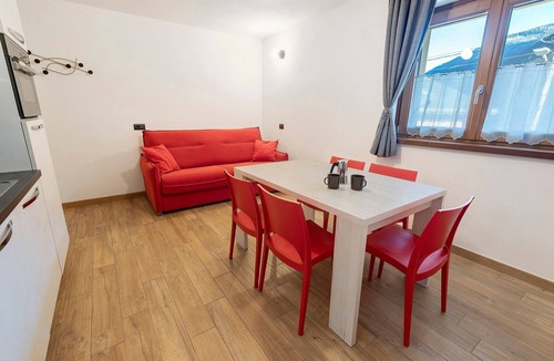Isolaccia Apartment | Apartment '2' with Mountain View, Shared Terrace and Wi-Fi