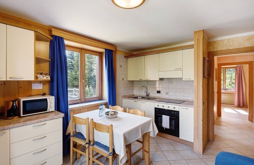 Teola Ski Chalet | Apartment '2' with Shared Garden and Wi-Fi