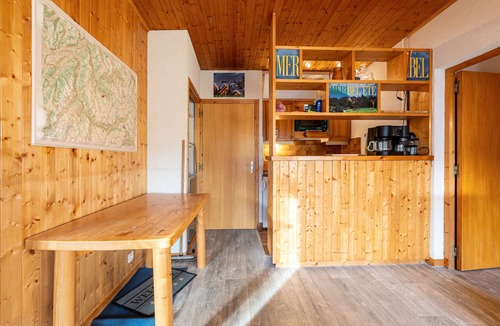 Meribel Apartment | Apartment 26 – 9 Guests with Mountain View and Balcony