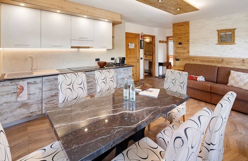 Teola Ski Chalet | Apartment '3' with Lake View, Shared Garden and Wi-Fi