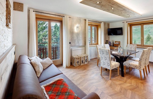 Teola Ski Chalet | Apartment '3' with Lake View, Shared Garden and Wi-Fi