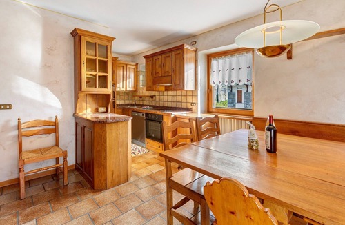 Isolaccia Ski Chalet | Apartment '3' with Mountain View, Shared Garden and Wi-Fi