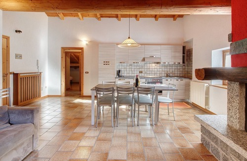 Isolaccia Ski Chalet | Apartment '4' with Mountain View, Shared Garden and Wi-Fi