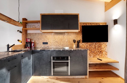 Lagundo Apartment | Apartment 'Bartgeier' with Mountain View, Shared Garden and Wi-Fi