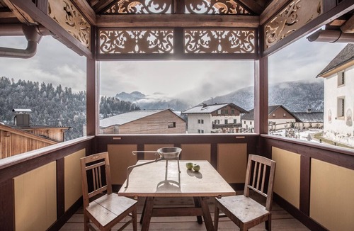 Mareo Apartment | Apartment 'Ciasa Somuer - Stöa' with Mountain View, Private Terrace, and Wi-Fi
