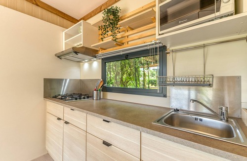 Vaulnaveys-le-Bas RV Rental | Apartment 'Columbia 43H' with Mountain View, Wi-Fi and Air Conditioning