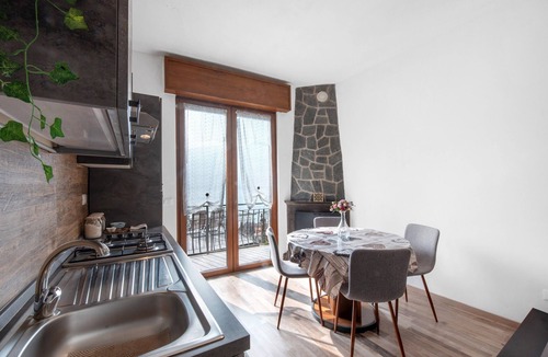 Lezzeno Apartment | Apartment 'Dudi Jolie' with Lake View, Whirlpool, Terrace and Wi-Fi