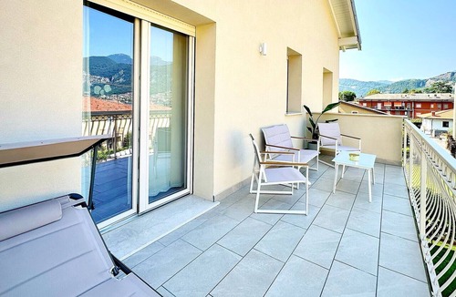 Paratico Apartment | Apartment 'Elegance and Comfort On Lake Iseo' with Lake View, Wi-Fi and Air Conditioning