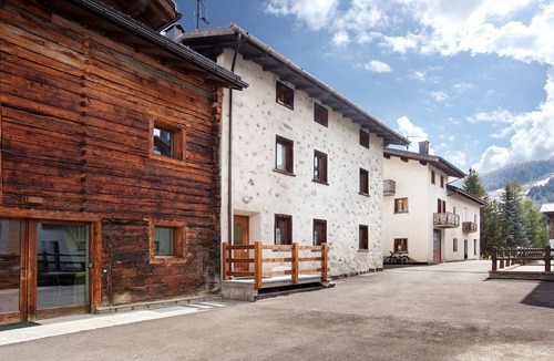 Valtellina Apartment | Apartment 'Elisabetta n2' with Mountain View & Wi-Fi