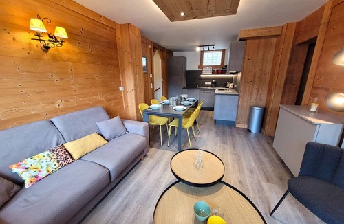 Les Gets Apartment | Apartment for 6, station center, renovated, balcony