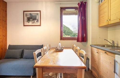 Saint-Sorlin-d'Arves Apartment | Apartment in Saint-Sorlin-d´Arves near ski