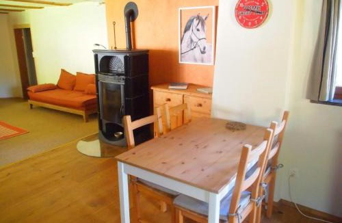 Champoz Apartment | Apartment Hübsche 2-Zimmer-Wohnung in umgebauten Bauernhau by Interhome