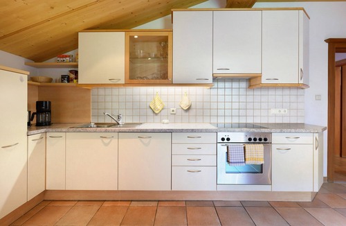 Santa Valburga Apartment | Apartment Himmelschlüssel 19 with Mountain View and Wi-Fi