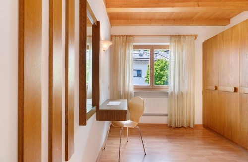 Lagundo Apartment | Apartment 'Hofanger Tirol' with Mountain View, Balcony and Wi-Fi
