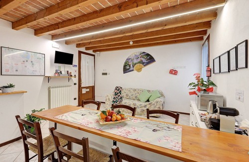 Volta Mantovana Apartment | Apartment 'Il Vagabondo' with Wi-Fi and Air Conditioning